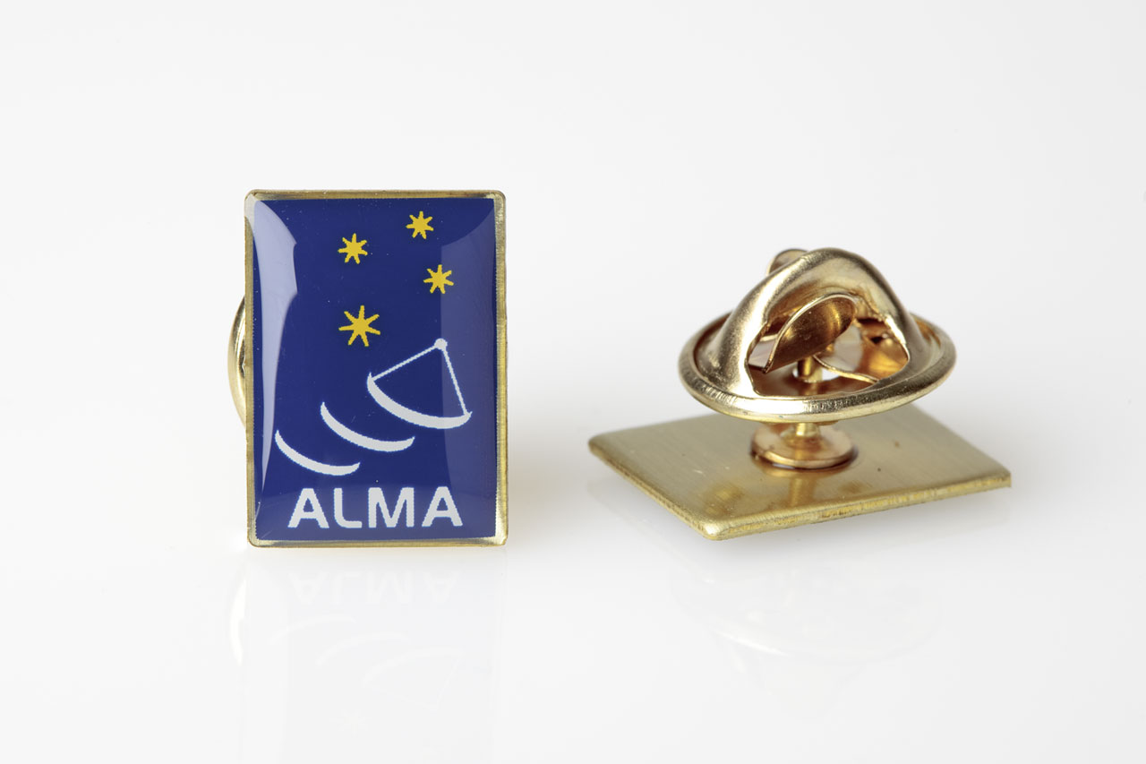What are the Materials Available for the customized Lapel pins?